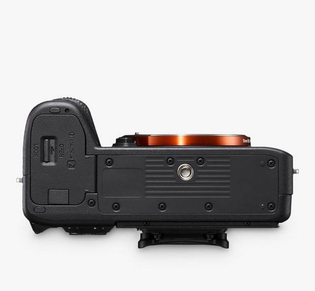 Sony - a7 III (Alpha ILCE-7M3) Compact System Camera, 4K Ultra HD, 24.2MP, Wi-Fi, Bluetooth, NFC, OLED EVF, 5-Axis Image Stabiliser & Tiltable 3" LCD Screen, Body Only, Black - Image 5