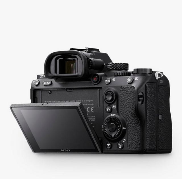 Sony - a7 III (Alpha ILCE-7M3) Compact System Camera, 4K Ultra HD, 24.2MP, Wi-Fi, Bluetooth, NFC, OLED EVF, 5-Axis Image Stabiliser & Tiltable 3" LCD Screen, Body Only, Black - Image 6