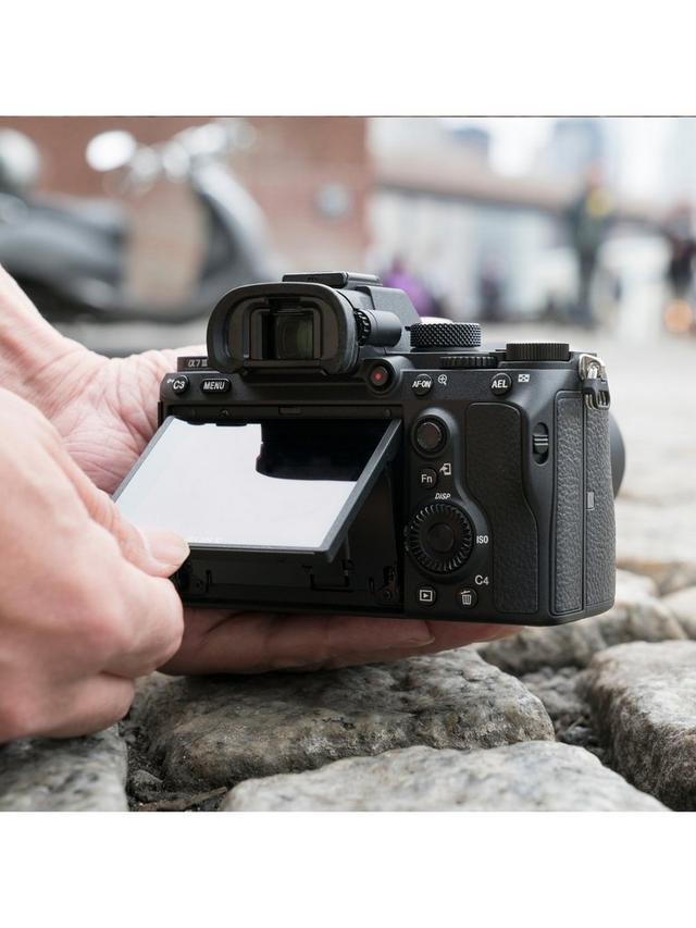 Sony - a7 III (Alpha ILCE-7M3) Compact System Camera with 28-70mm Zoom Lens, 4K Ultra HD, 24.2MP, Wi-Fi, Bluetooth, NFC, OLED EVF, 5-Axis Image Stabiliser & Tiltable 3" LCD Touch Screen, Black - Image 6